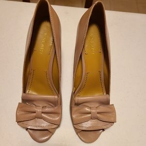 Nine West Women's Seamlesoul Peep-Toe Pump Nude-9